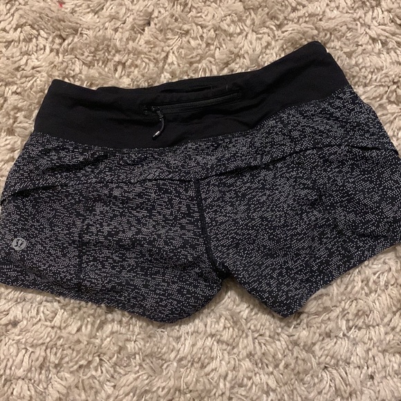 lululemon shorts - Picture 3 of 4